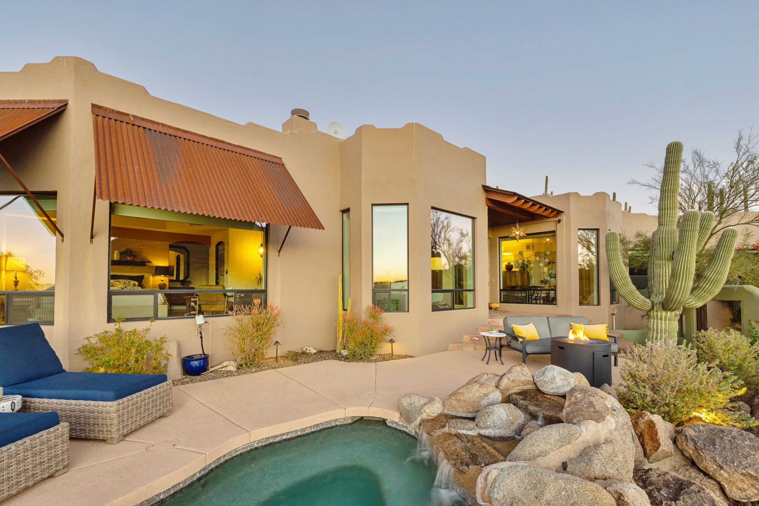 Modern desert home in Cave Creek, Arizona, with stunning mountain views and Southwest-inspired architecture. Explore our ultimate guide to buying a home in Cave Creek.